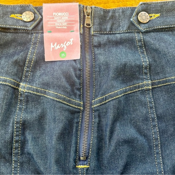 Fiorucci Safety Jeans “Margot” Dark Blue Denim Pencil Skirt Size 25 New With Tag - Picture 4 of 8